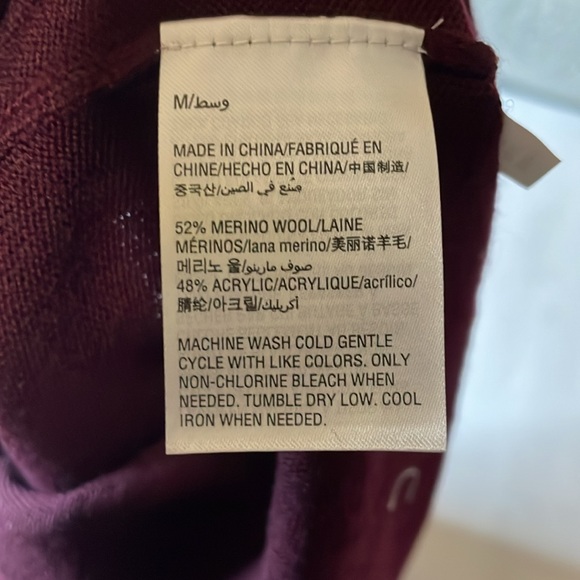 NWT club Room men’s v neck merino wool sweater size Medium - Picture 7 of 7